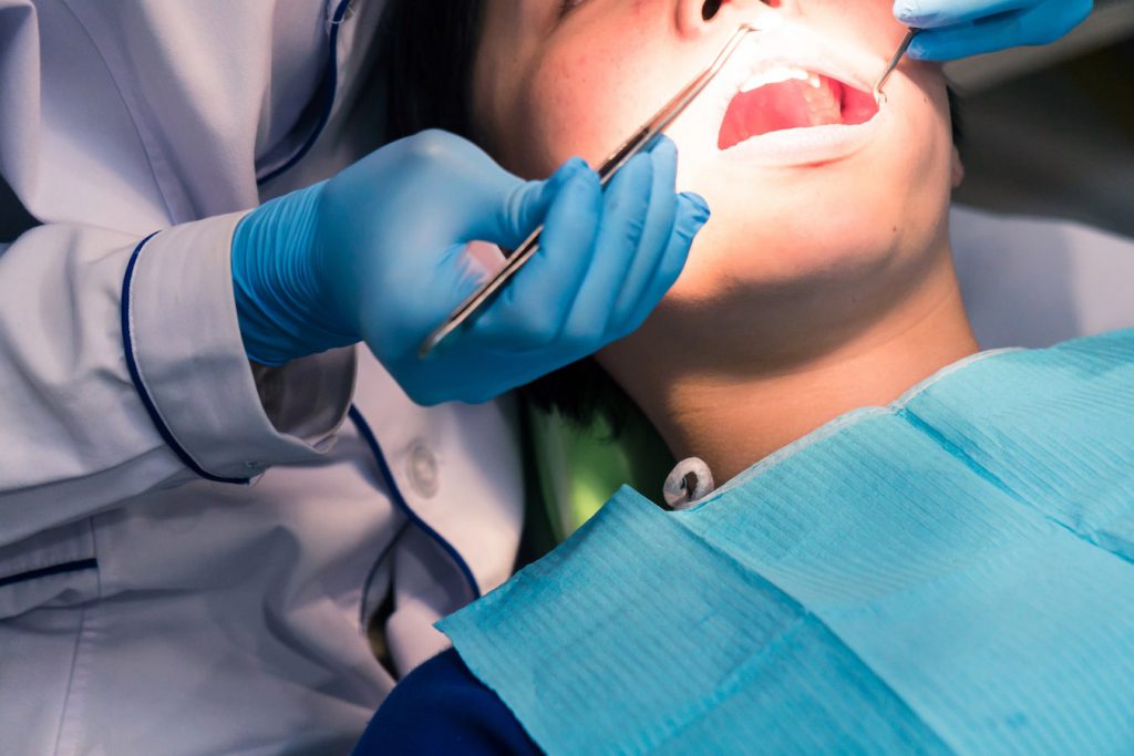 استخدام دستیار و منشی دندانپزشکی