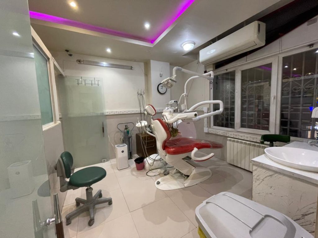 استخدام دندانپزشک در کلینیک دندانپزشکی زاگرس